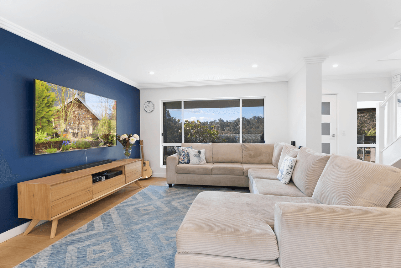 24 The Crescent, HELENSBURGH, NSW 2508