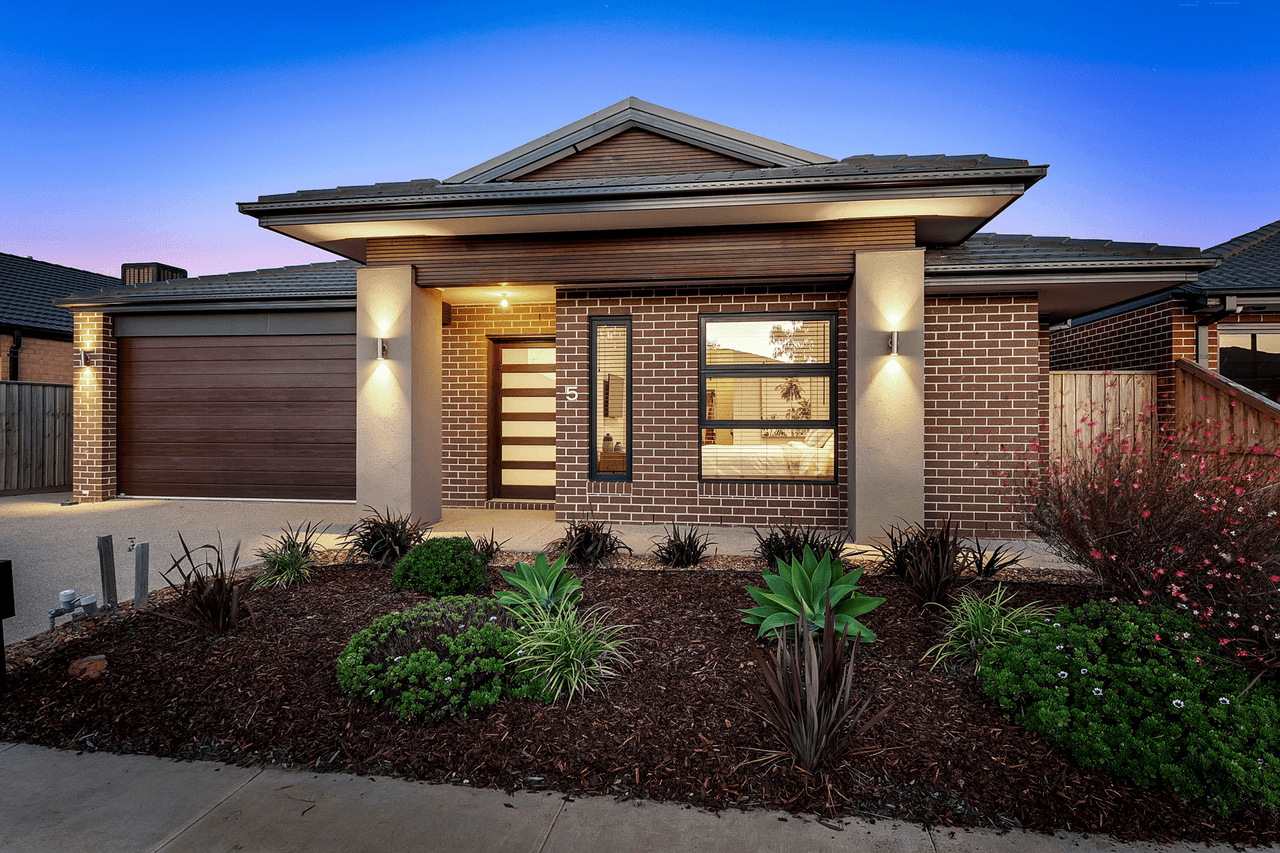 5 Revelstoke Street, Mickleham, VIC 3064