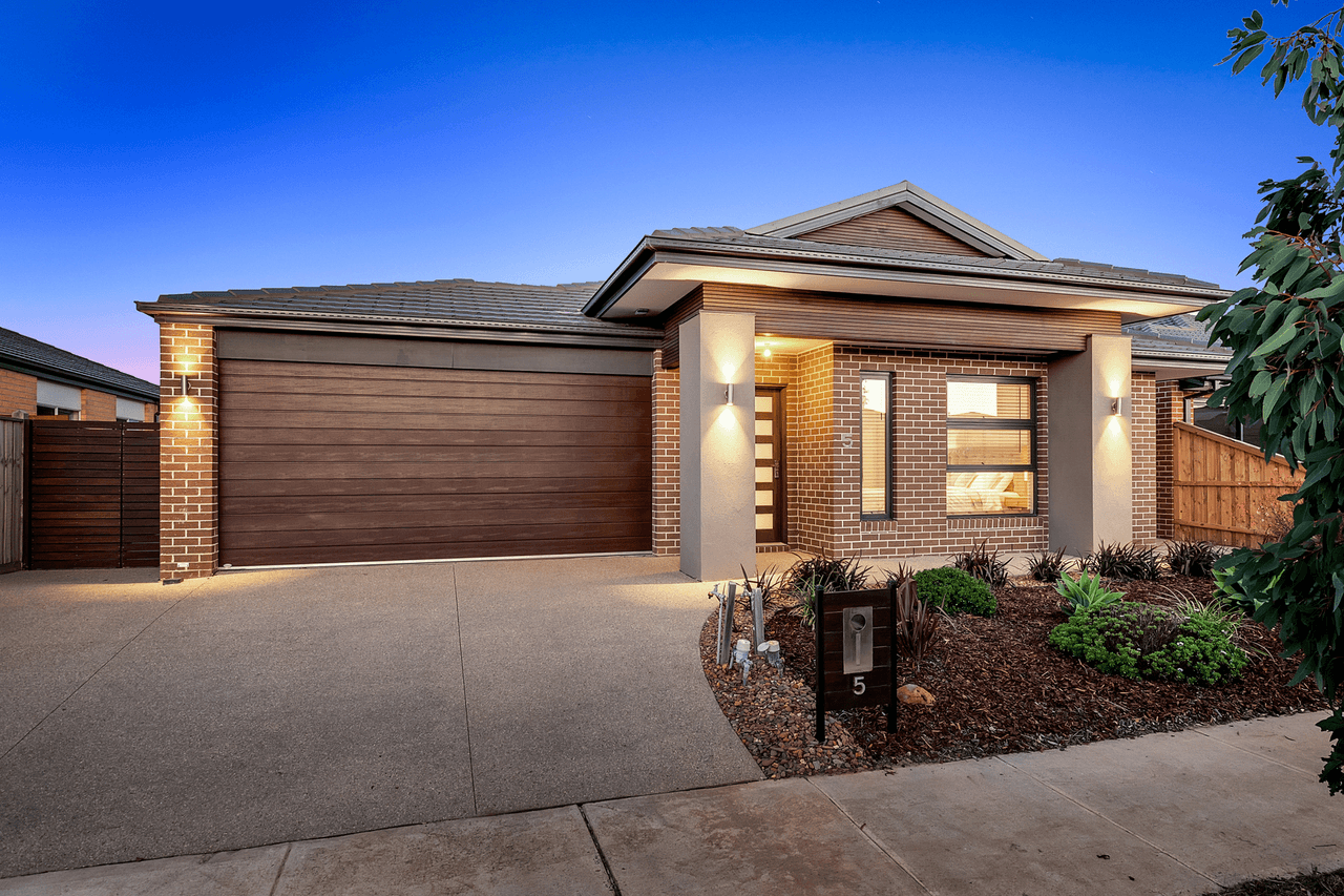 5 Revelstoke Street, Mickleham, VIC 3064