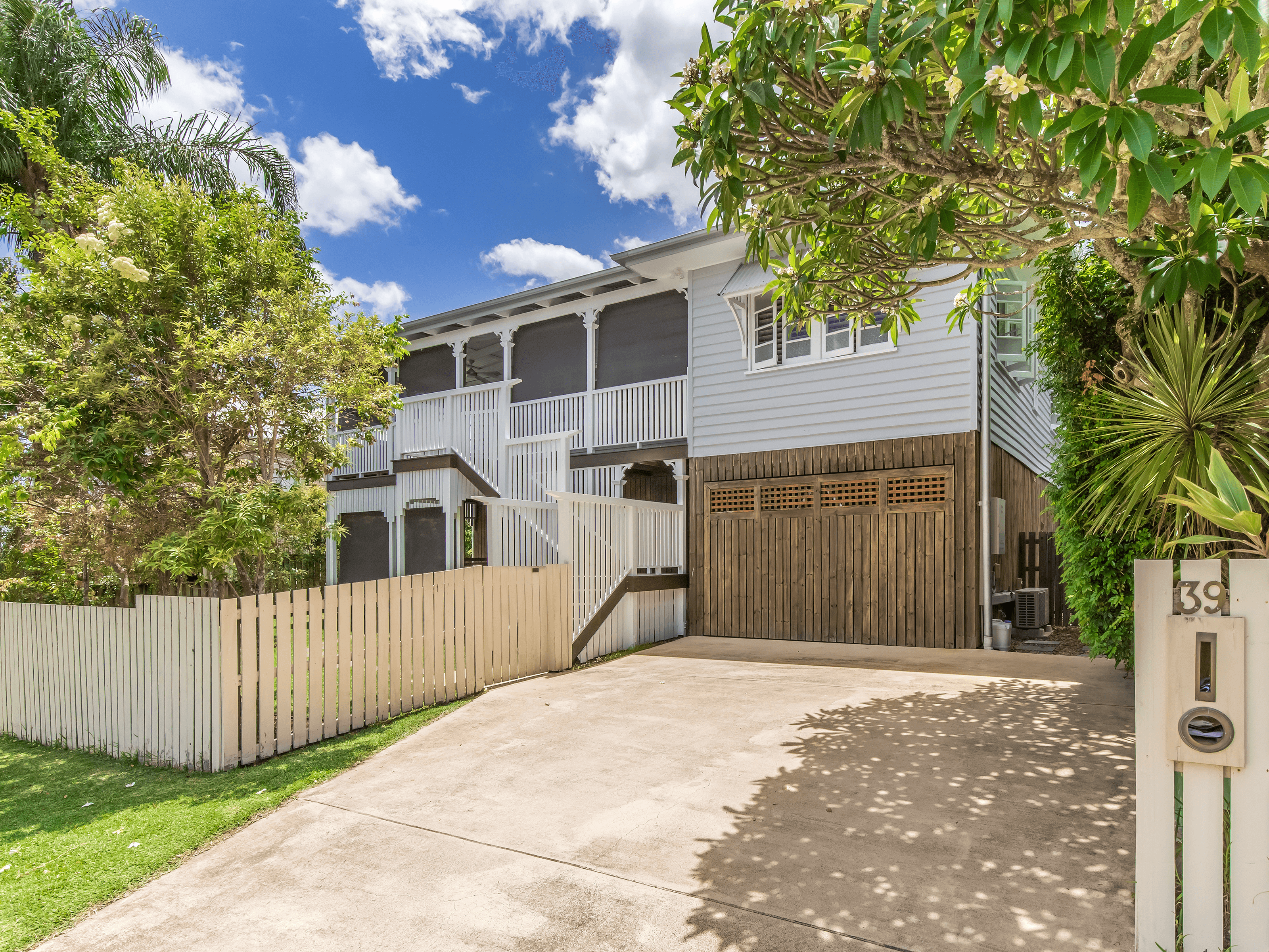 39 Sydney Street, LABRADOR, QLD 4215