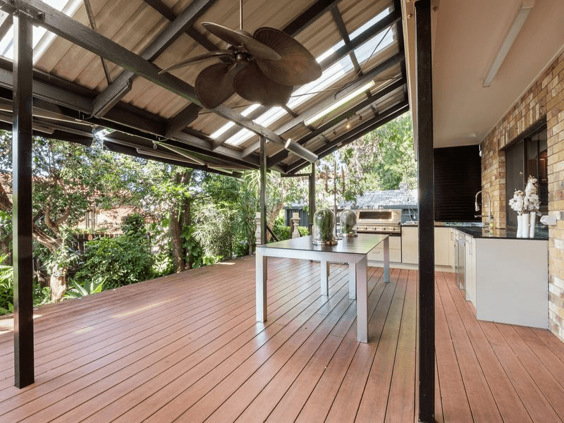 8 Bexley Avenue, BALMORAL, QLD 4171