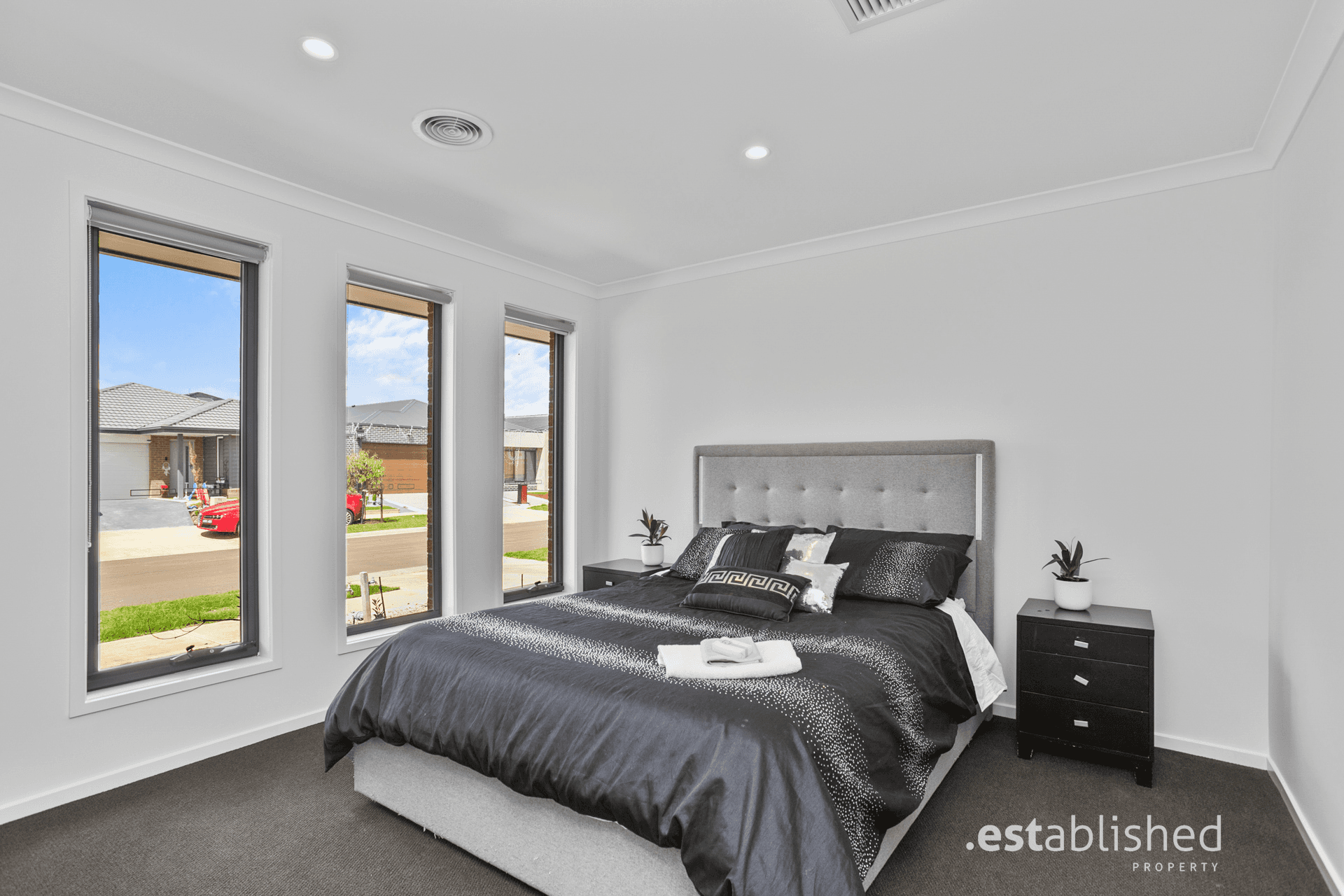 10 Farmingdale Street, MANOR LAKES, VIC 3024