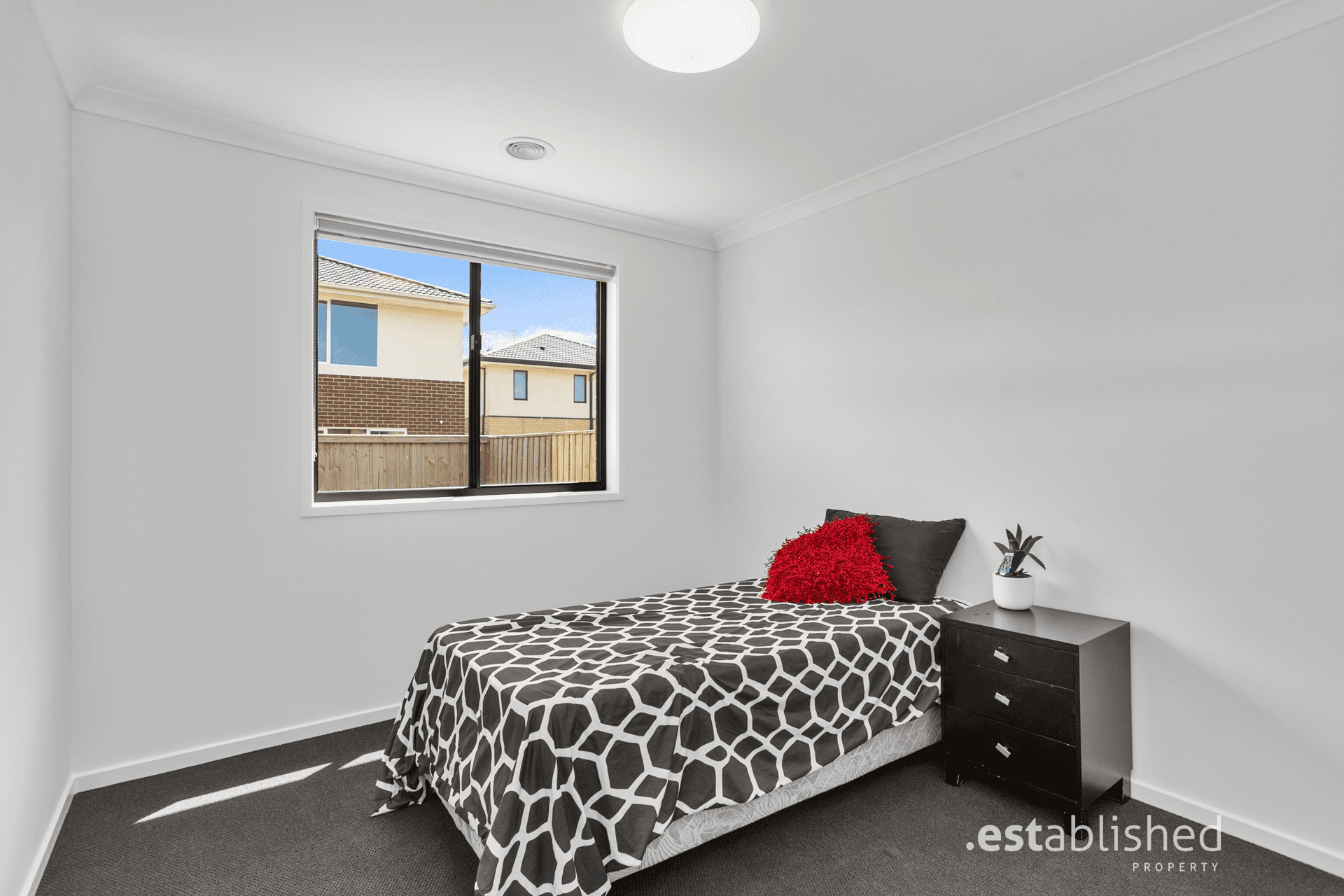 10 Farmingdale Street, MANOR LAKES, VIC 3024