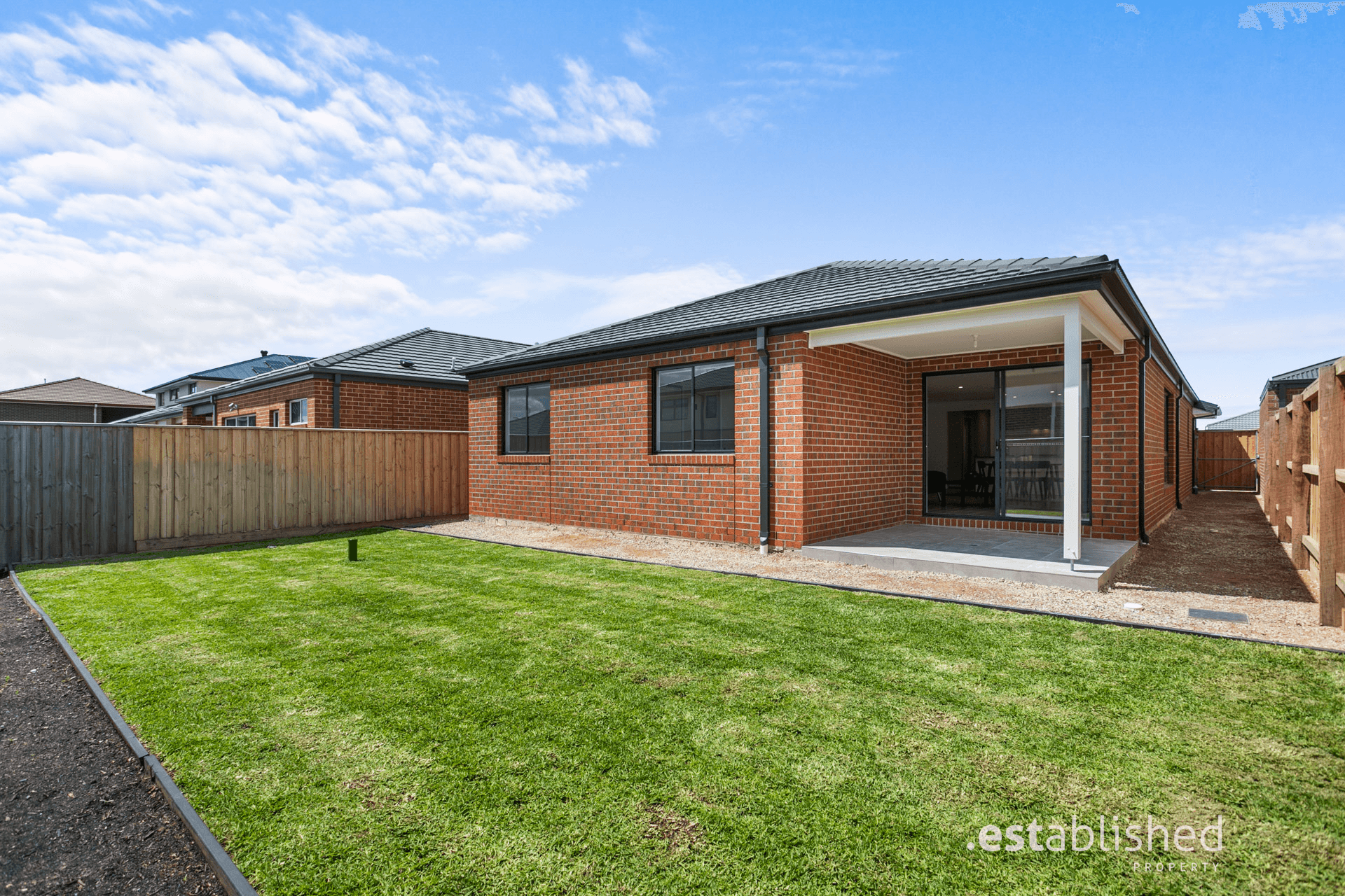 10 Farmingdale Street, MANOR LAKES, VIC 3024