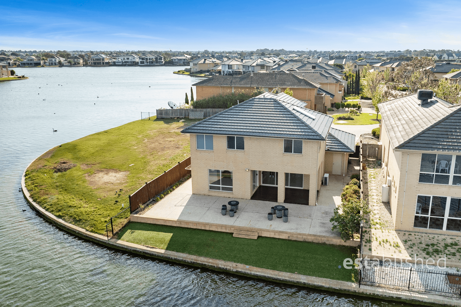 7 Watersedge Cove, SANCTUARY LAKES, VIC 3030