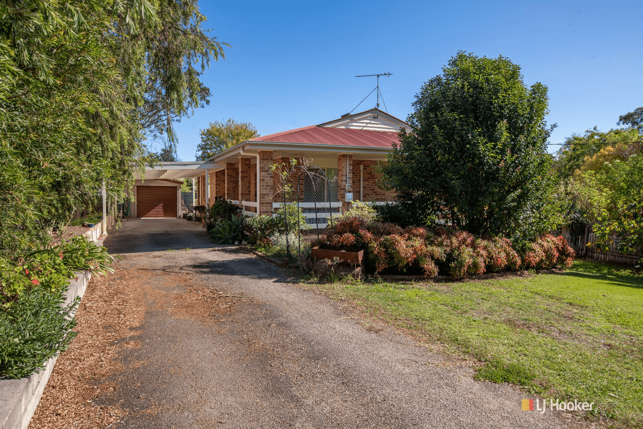 26 Hoyer Street, COBARGO, NSW 2550