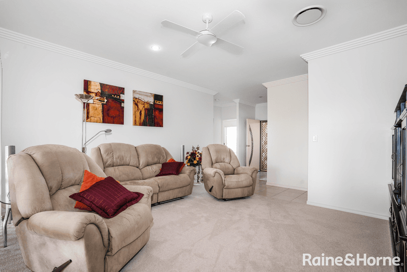 7 Kinross Court, KAWUNGAN, QLD 4655