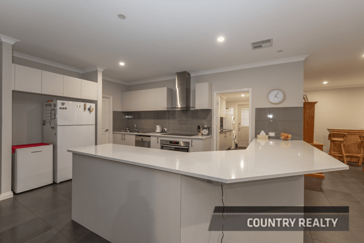 8 Oakover Place, Northam, WA 6401