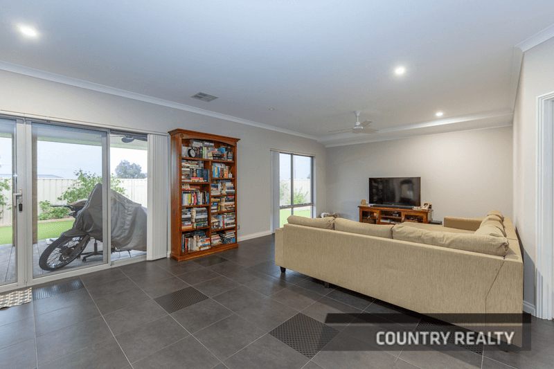 8 Oakover Place, Northam, WA 6401