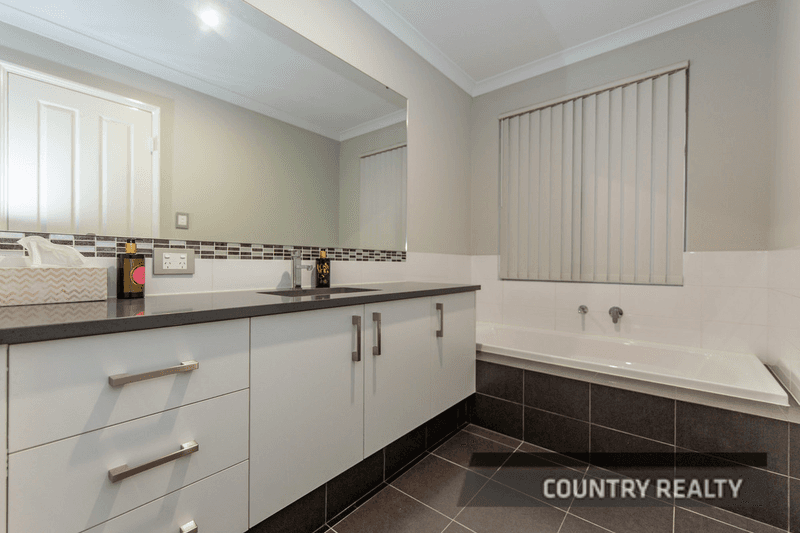 8 Oakover Place, Northam, WA 6401