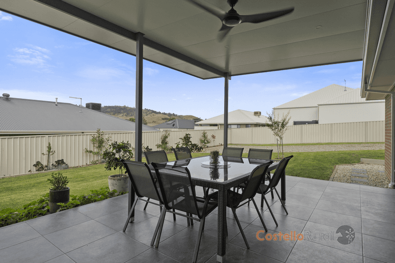 11 Glen Ct, Tangambalanga, VIC 3691