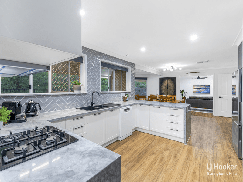 10 Poinciana Crescent, STRETTON, QLD 4116