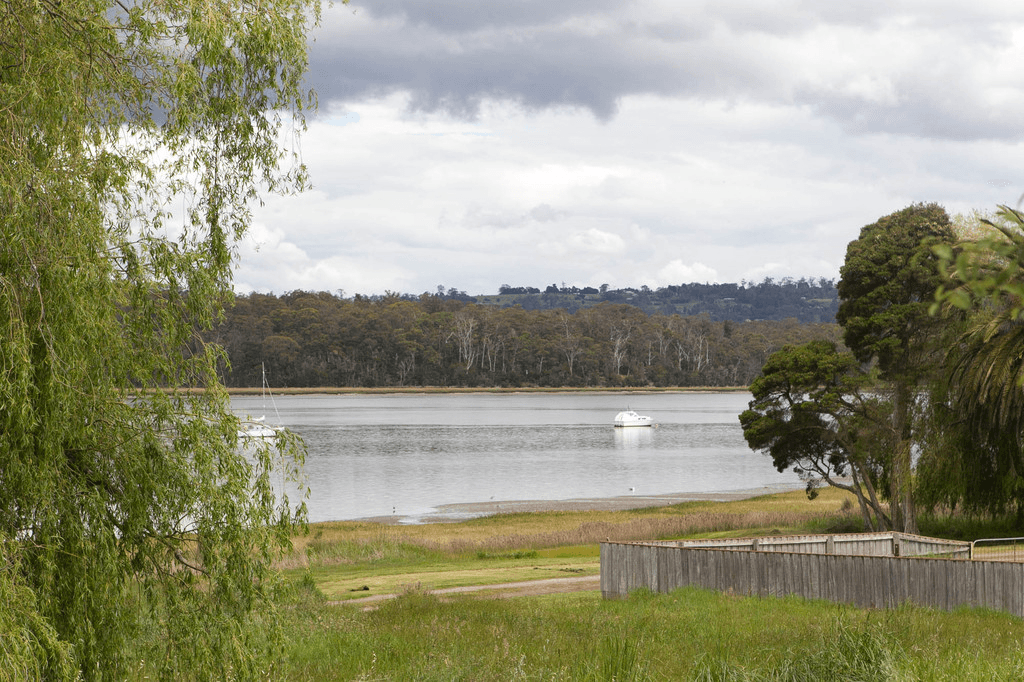 323 Gravelly Beach Road, GRAVELLY BEACH, TAS 7276