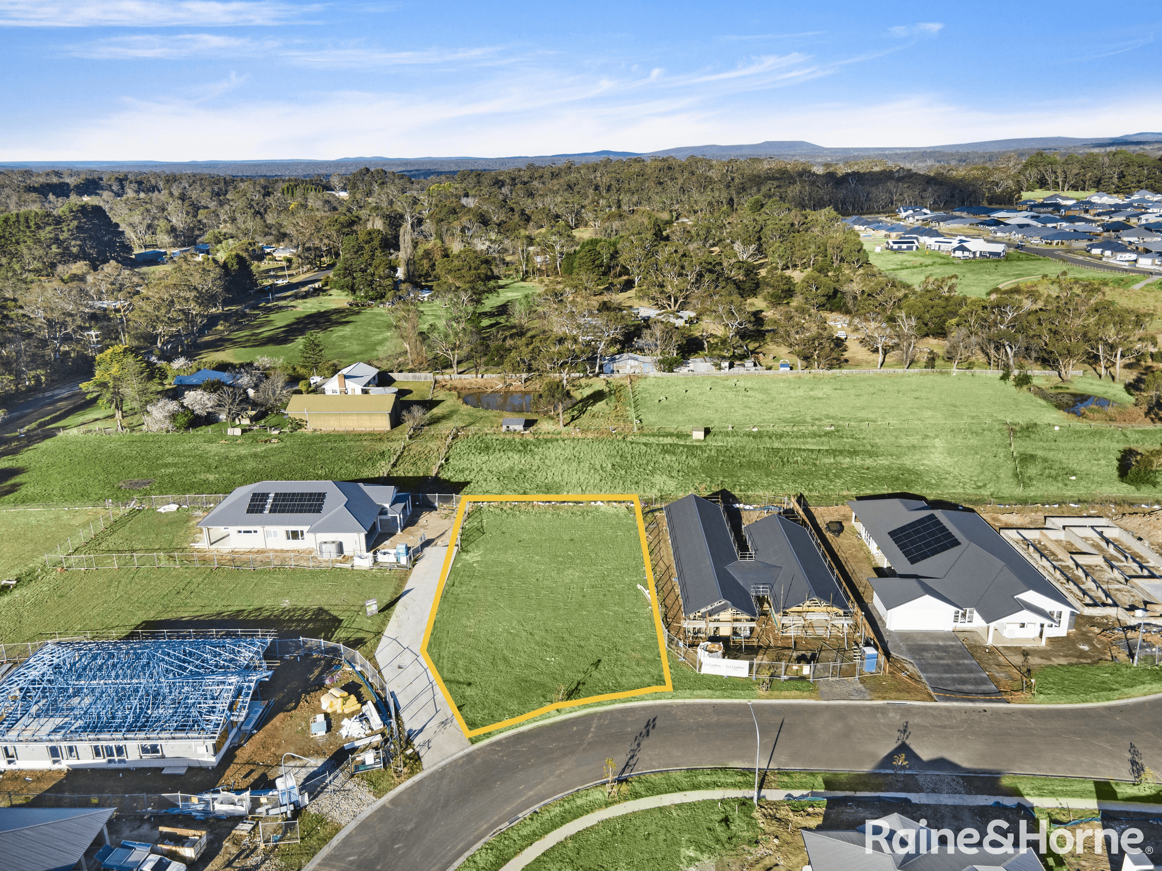 13 Poppy Place, BALACLAVA, NSW 2575