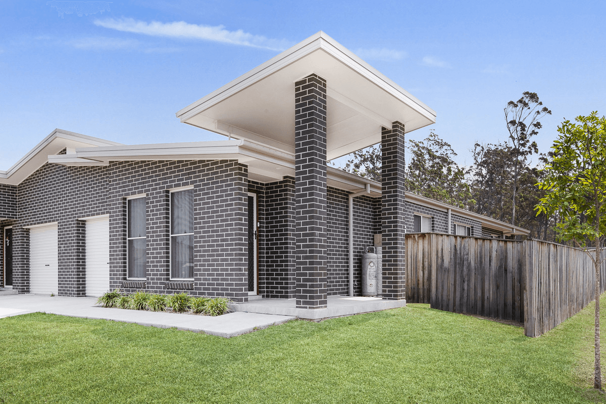 2/11 Campus Street, Thrumster, NSW 2444