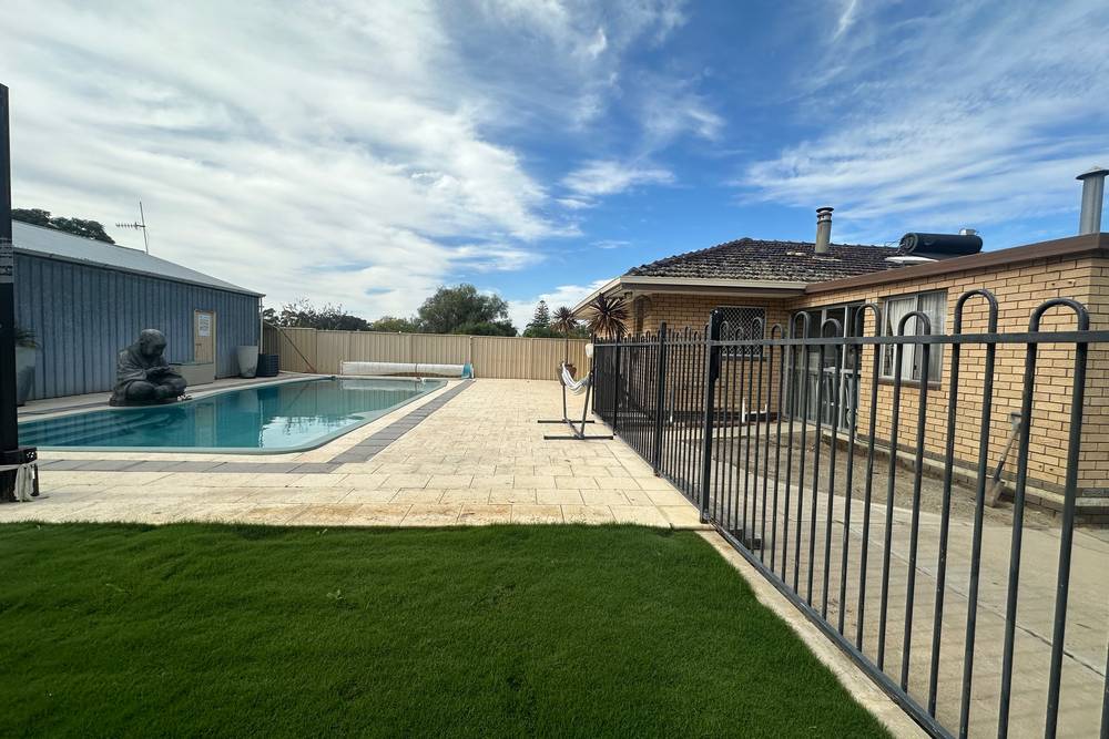 17 Rogers Avenue, Katanning, WA 6317