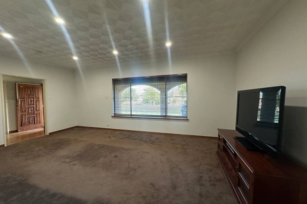 17 Rogers Avenue, Katanning, WA 6317
