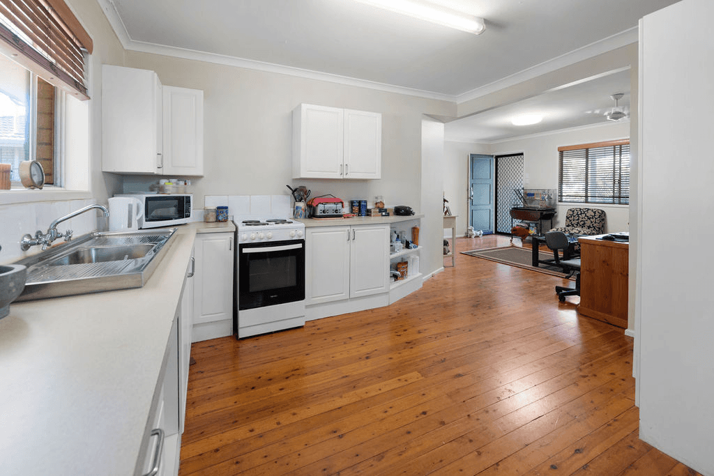 21 Berrigan Street, SOUTHPORT, QLD 4215