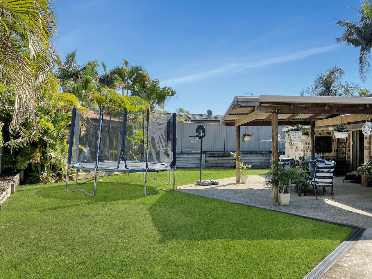 1 Lakewood Court, HELENSVALE, QLD 4212