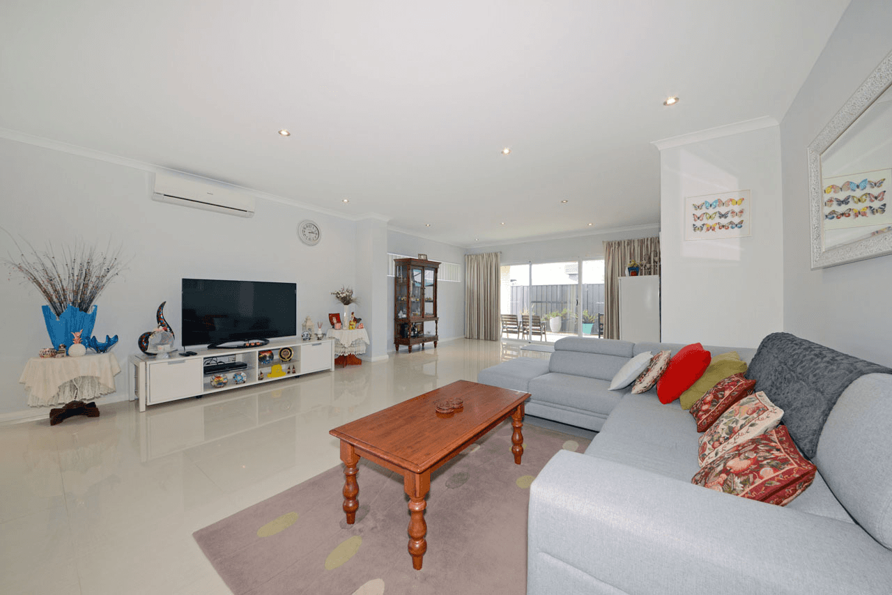 16 Daytona Road, Yanchep, WA 6035