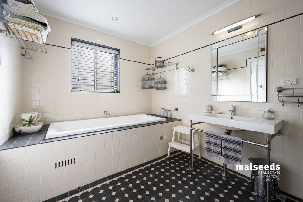 13 Bell Street, Port Macdonnell, SA 5291
