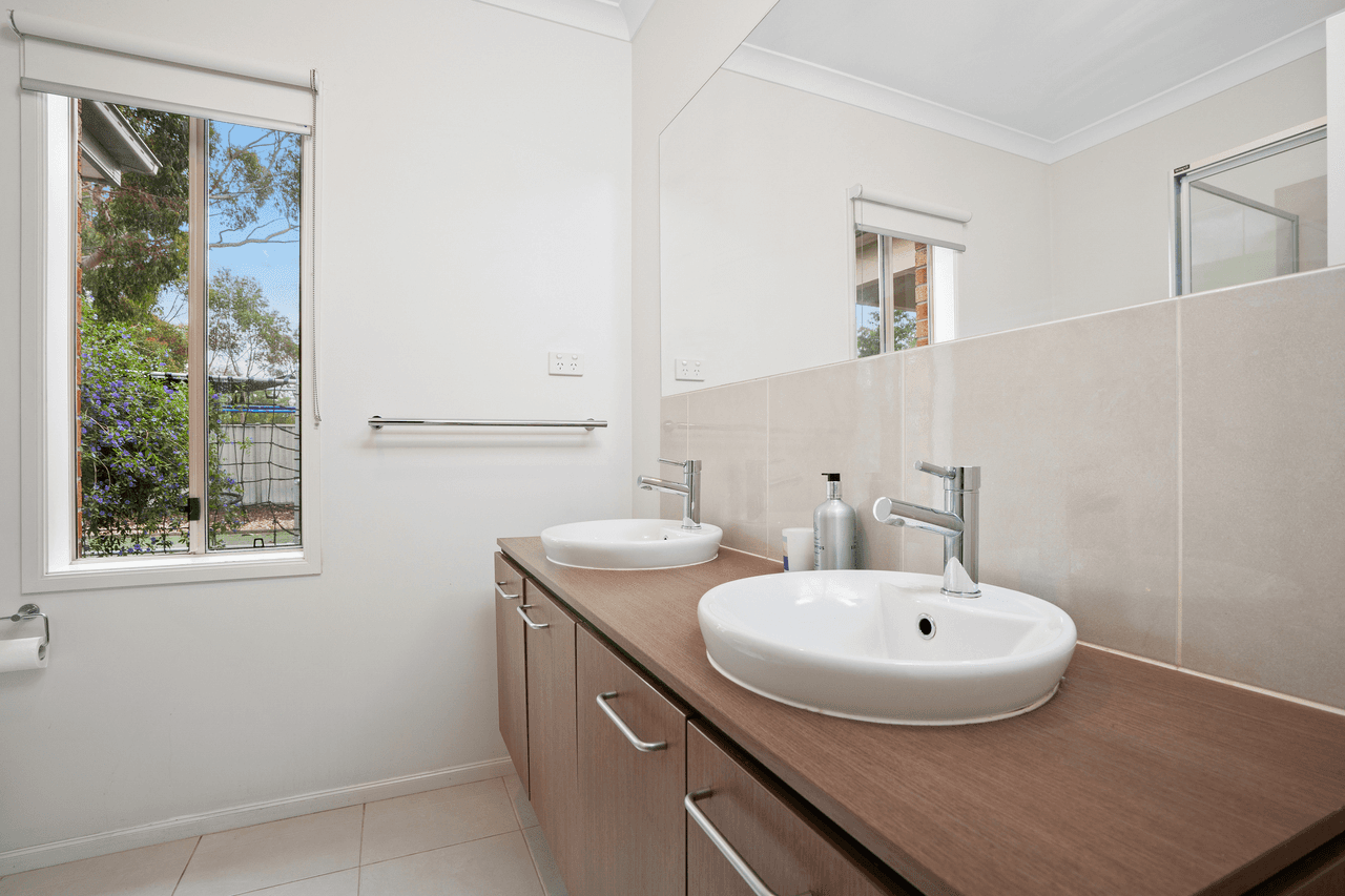 44 Grand Lakes Way, LARA, VIC 3212