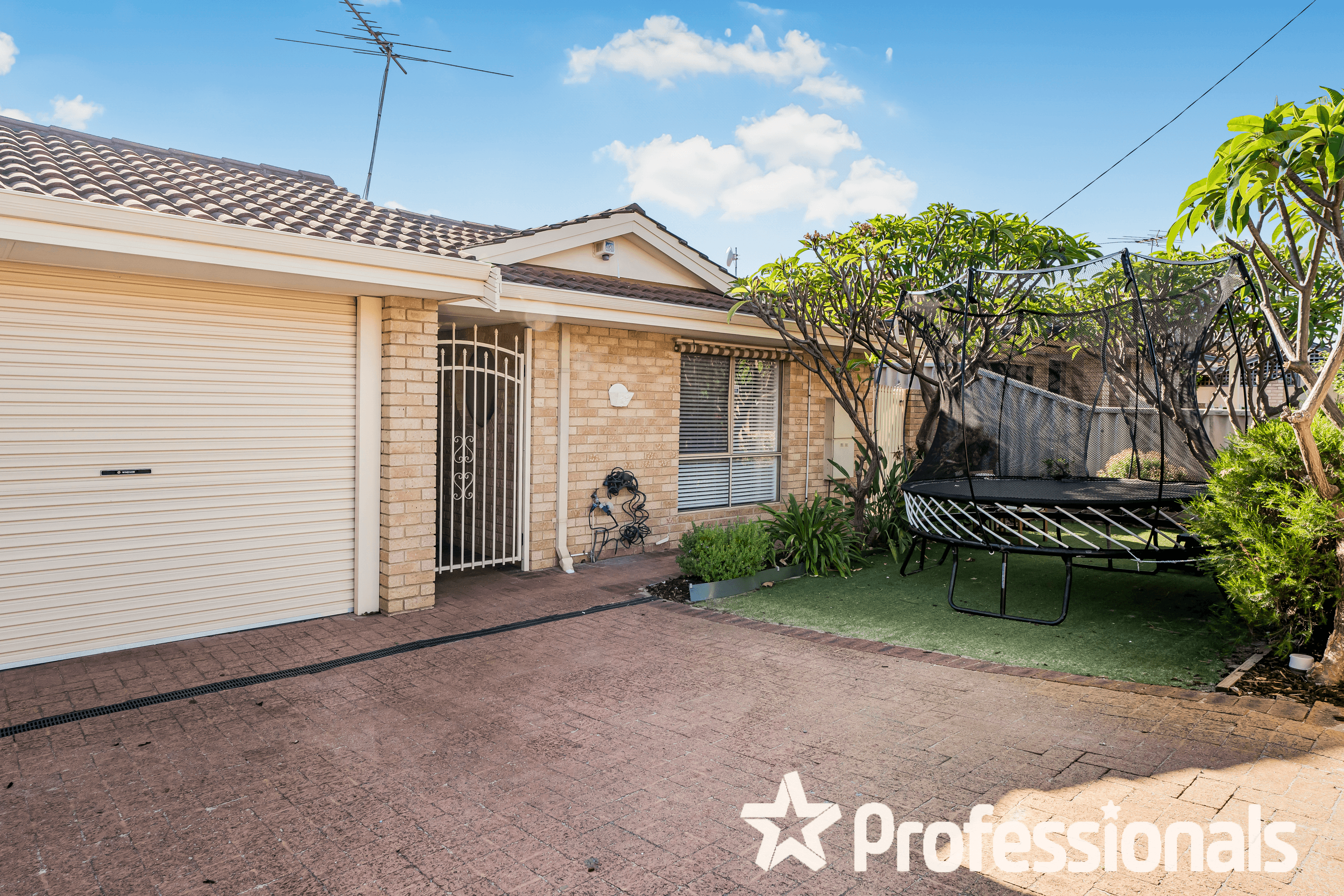 4/7 Ravenswood Drive, NOLLAMARA, WA 6061