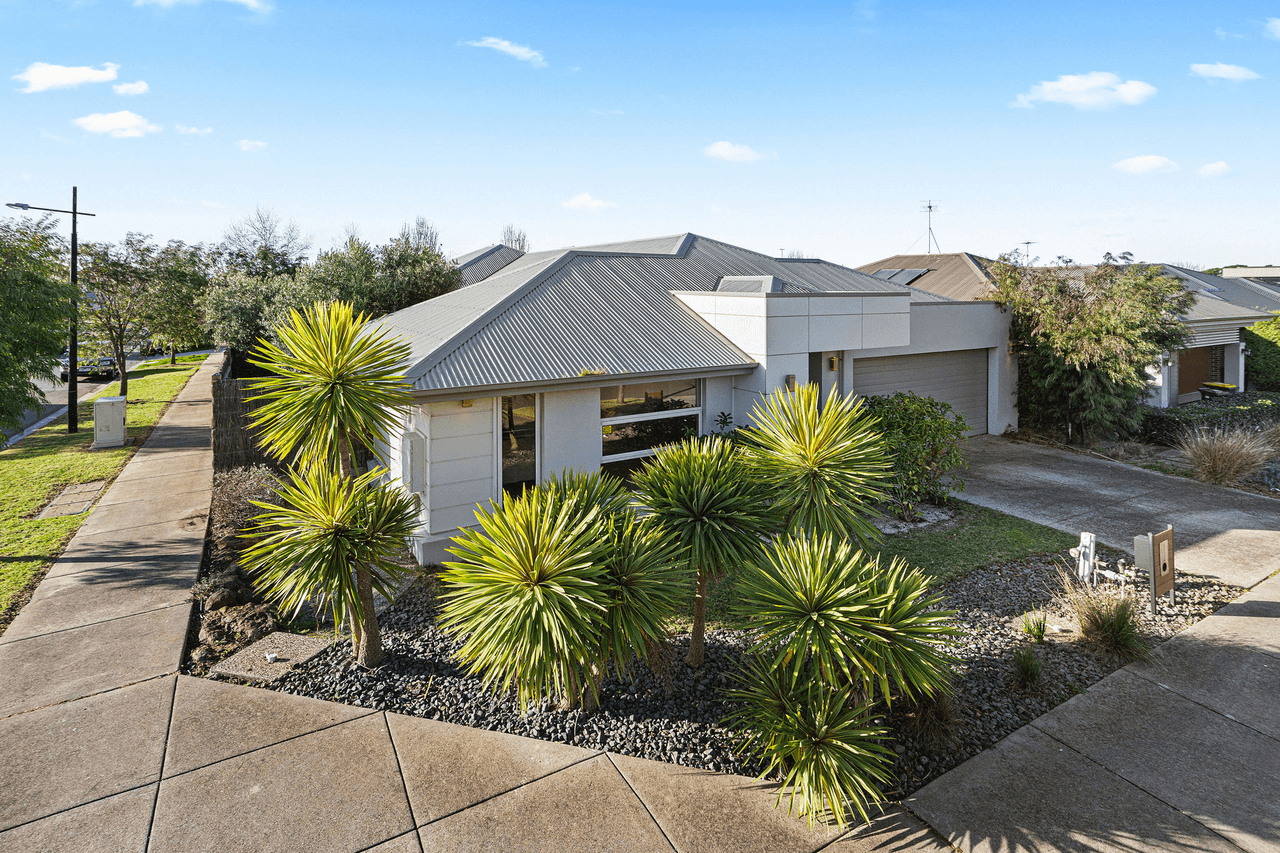 9 Lampard Street, ARMSTRONG CREEK, VIC 3217