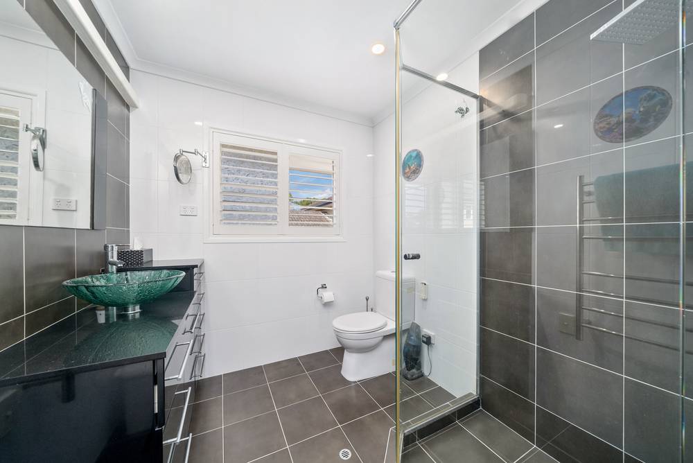 17 Fernlea Avenue, Scarborough, QLD 4020