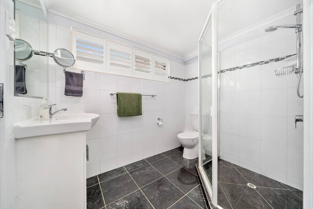 17 Fernlea Avenue, Scarborough, QLD 4020
