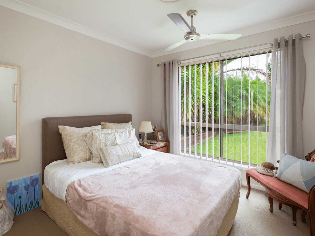 17 Chesterton Street, Pacific Pines, QLD 4211