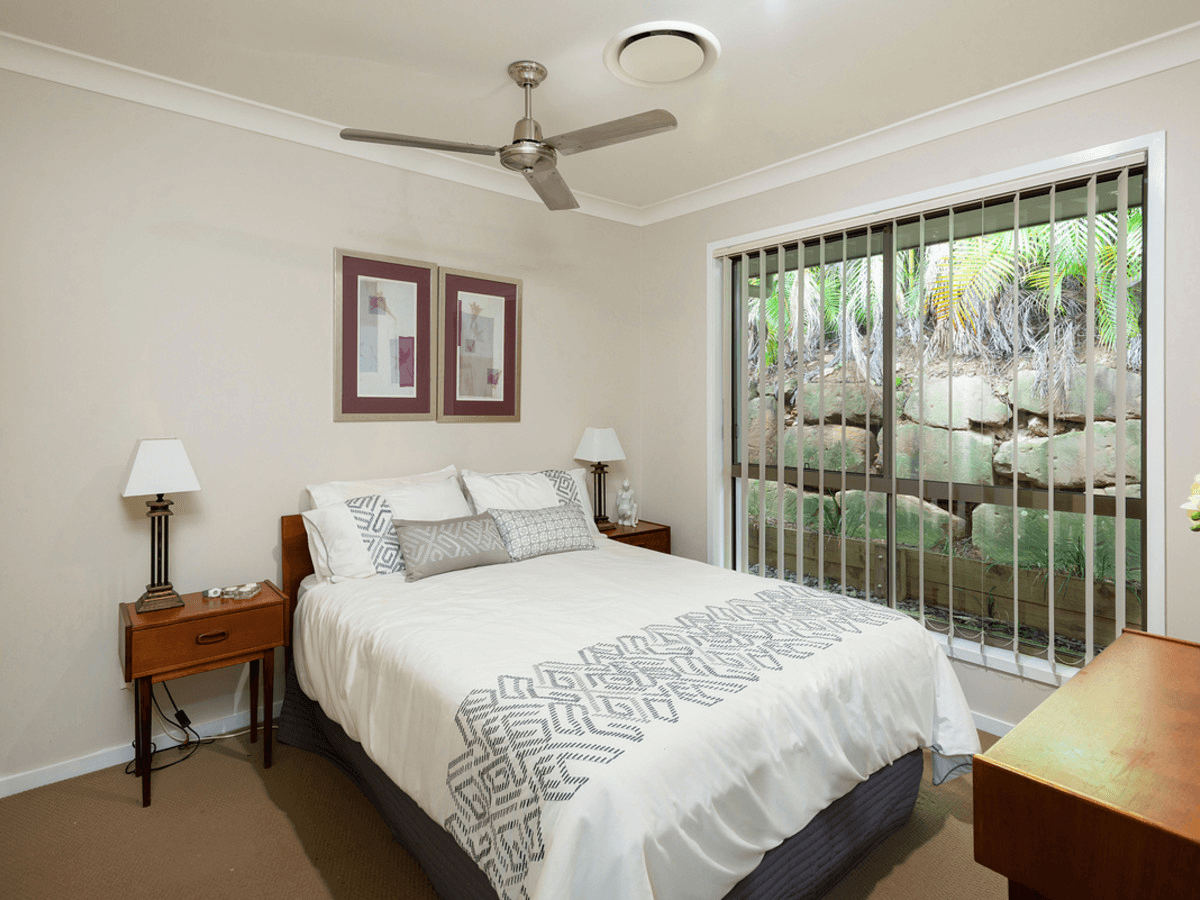 17 Chesterton Street, Pacific Pines, QLD 4211