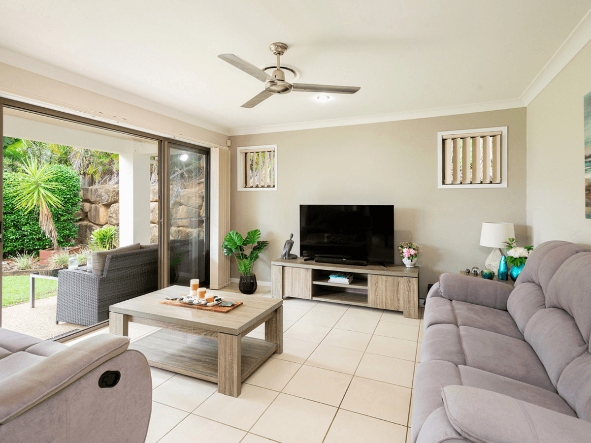 17 Chesterton Street, Pacific Pines, QLD 4211