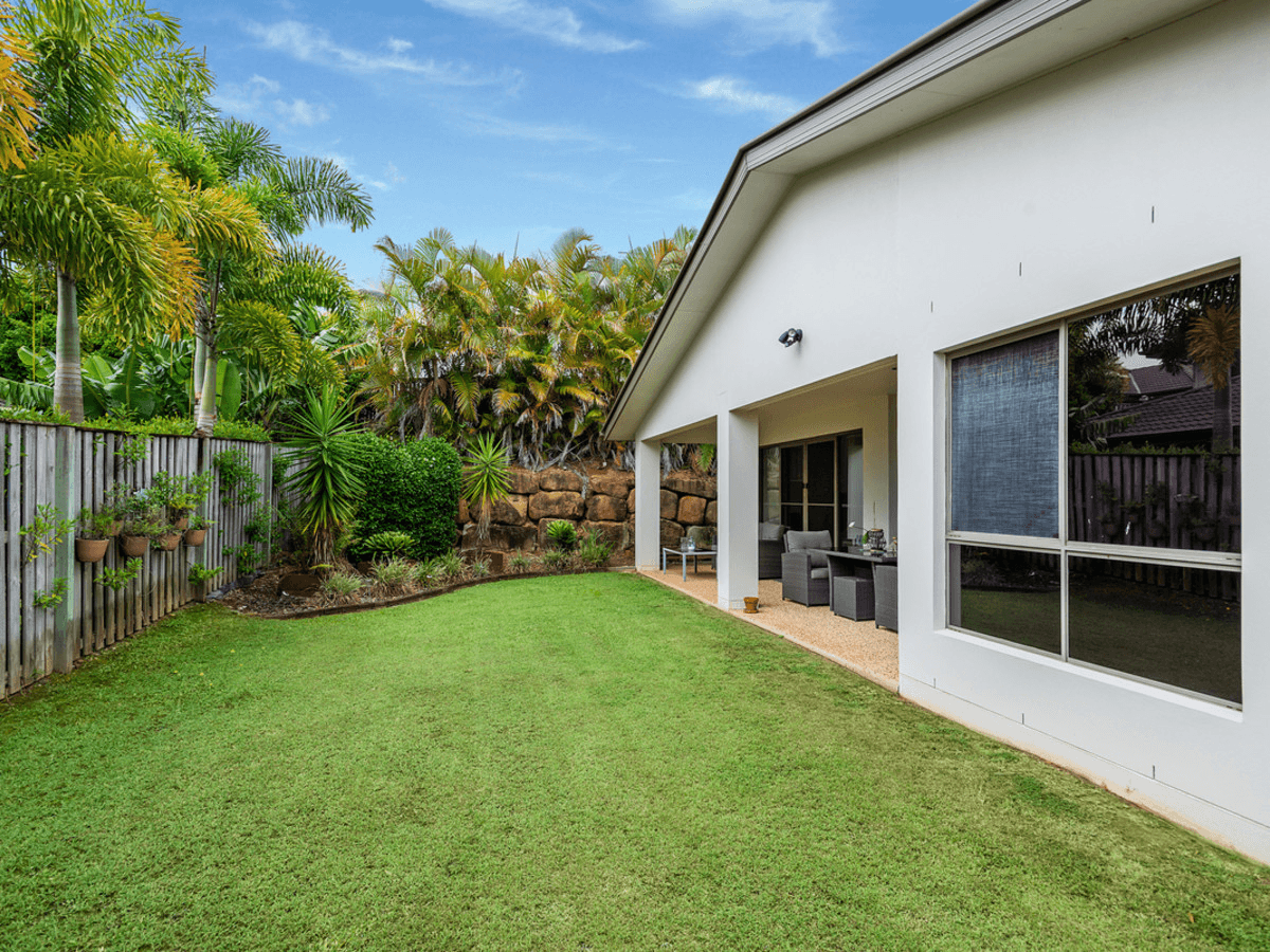 17 Chesterton Street, Pacific Pines, QLD 4211