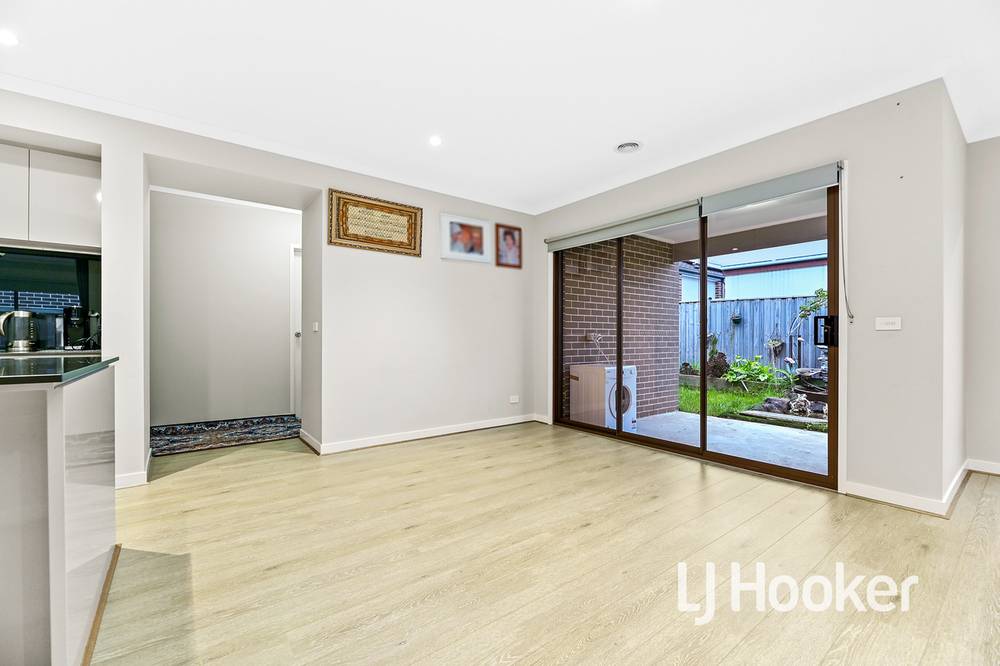 8 Savage Way, CLYDE NORTH, VIC 3978