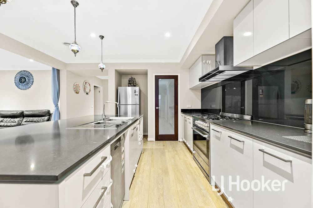 8 Savage Way, CLYDE NORTH, VIC 3978