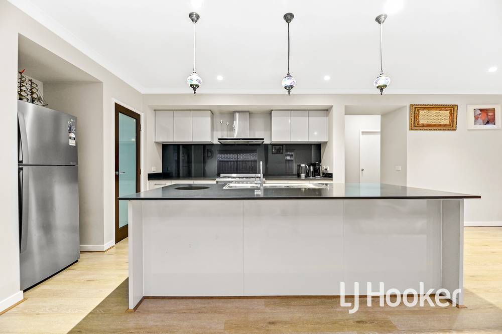 8 Savage Way, CLYDE NORTH, VIC 3978