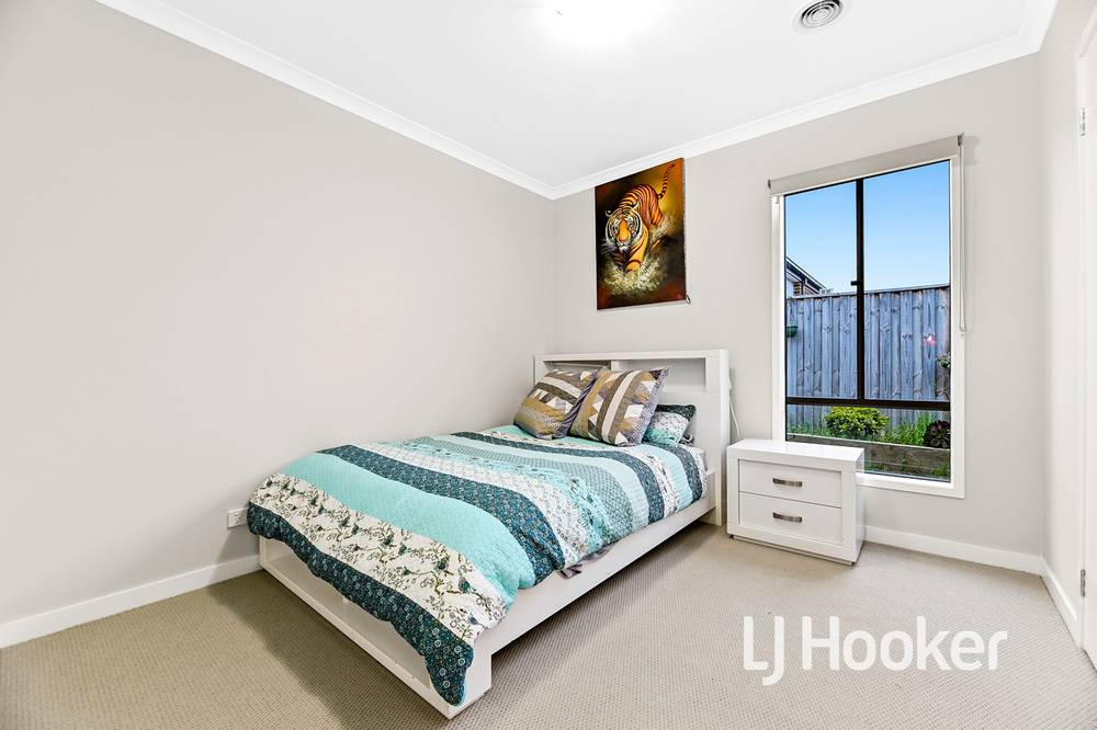 8 Savage Way, CLYDE NORTH, VIC 3978