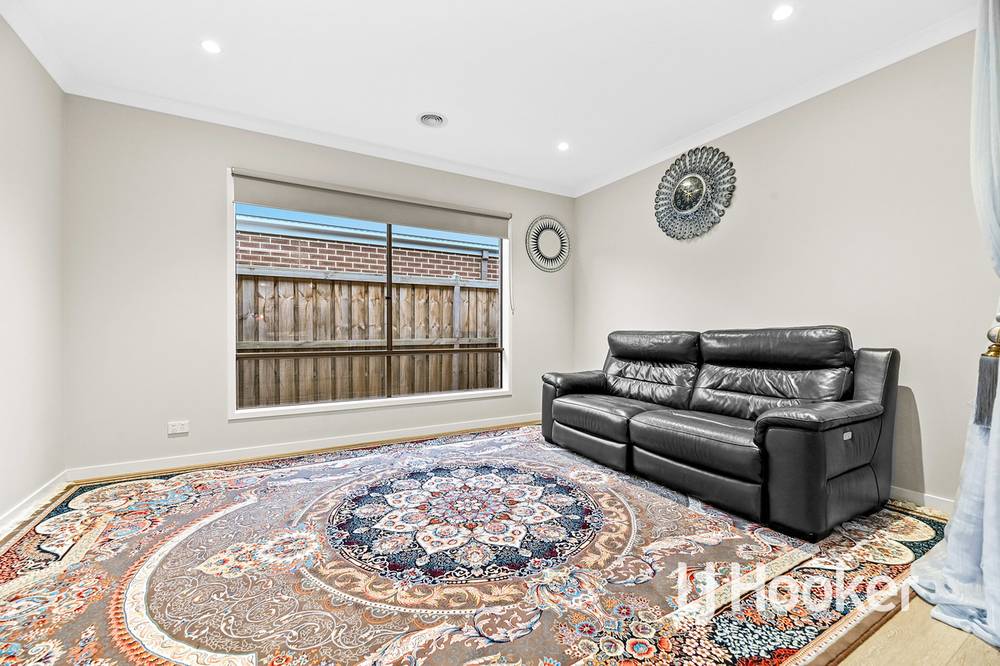 8 Savage Way, CLYDE NORTH, VIC 3978