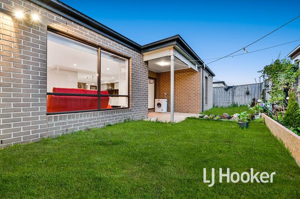 8 Savage Way, CLYDE NORTH, VIC 3978