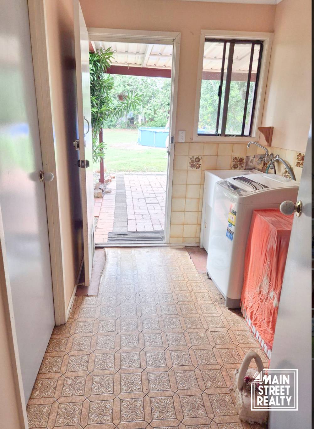 25 John Street, BLACKBUTT, QLD 4314