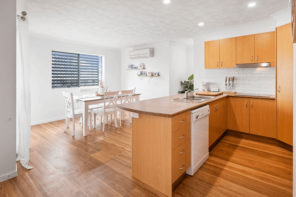 14/4 Proud Street, LABRADOR, QLD 4215
