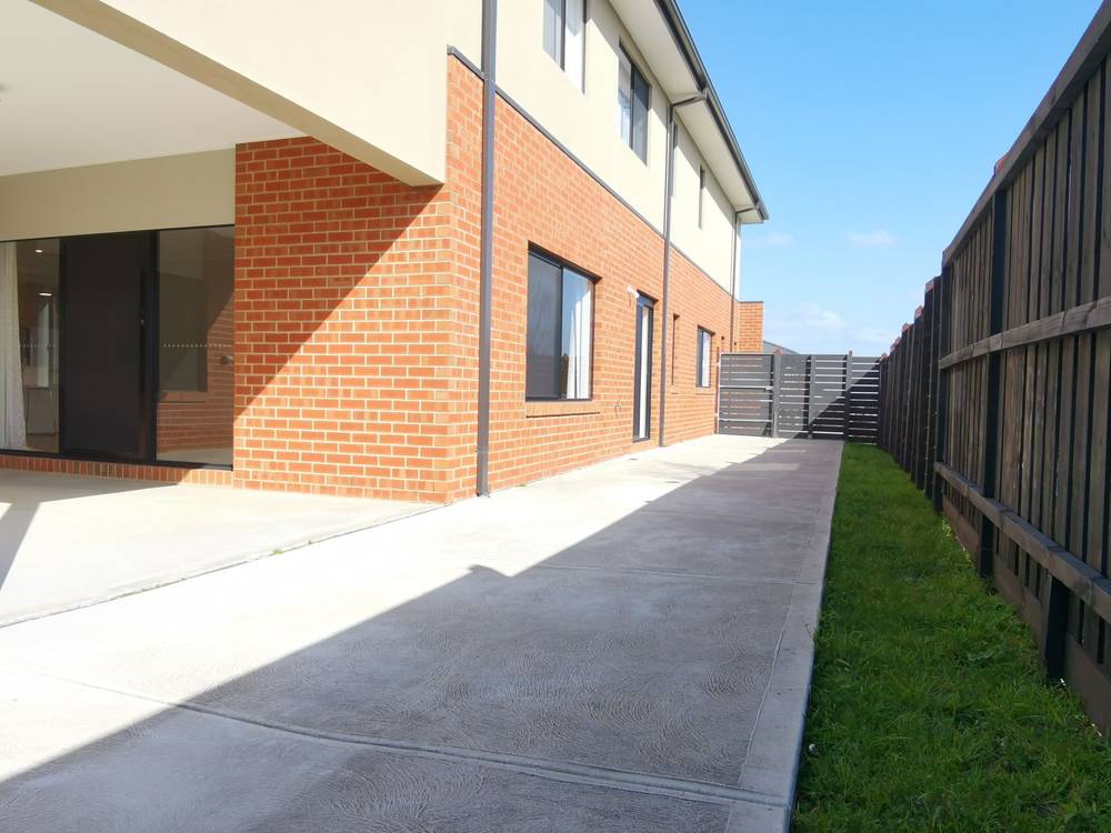 10 Lycium Road, Clyde North, VIC 3978