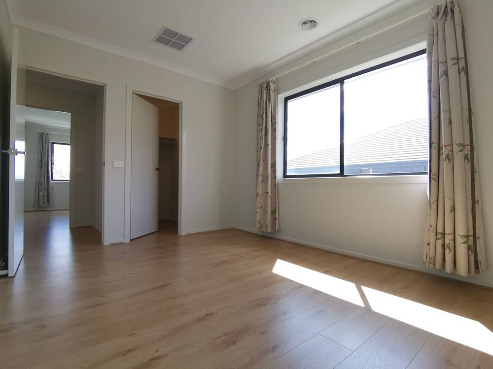 10 Lycium Road, Clyde North, VIC 3978