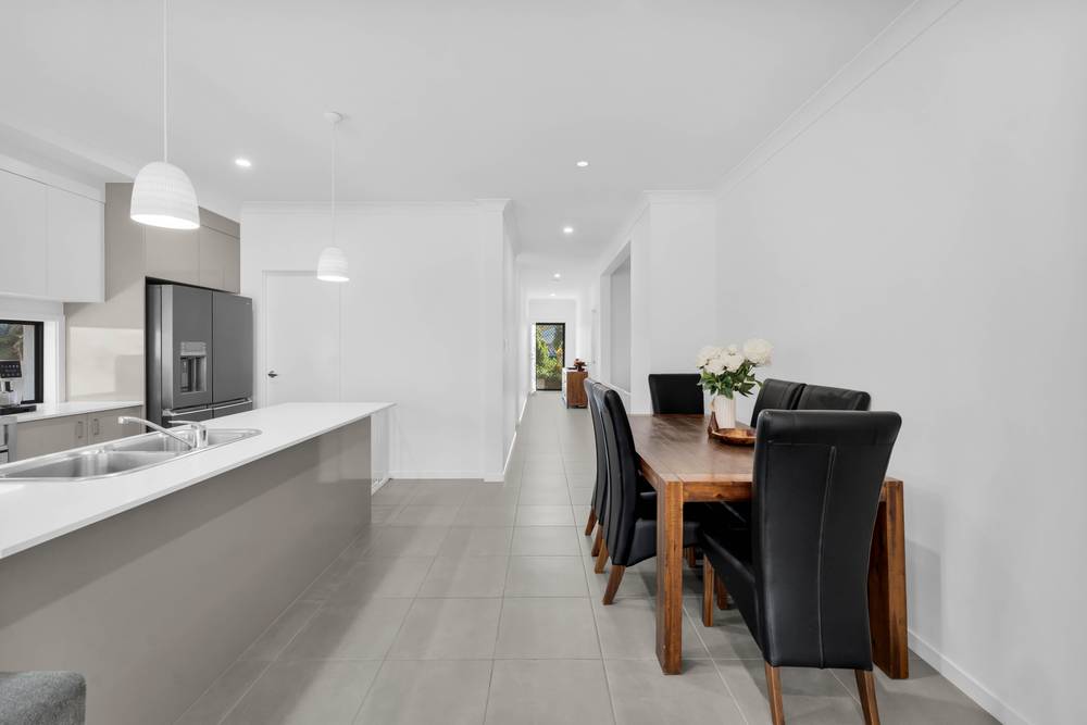 6 Kippen Close, Spring Mountain, QLD 4300