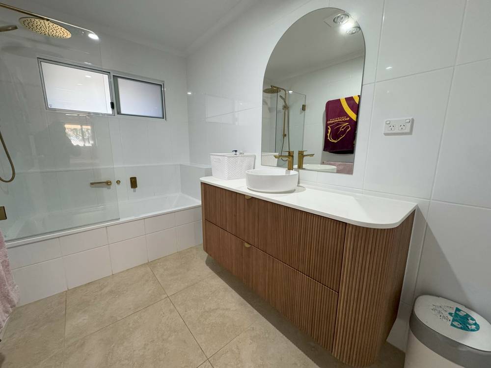 9 Lederhose St, Moura, QLD 4718