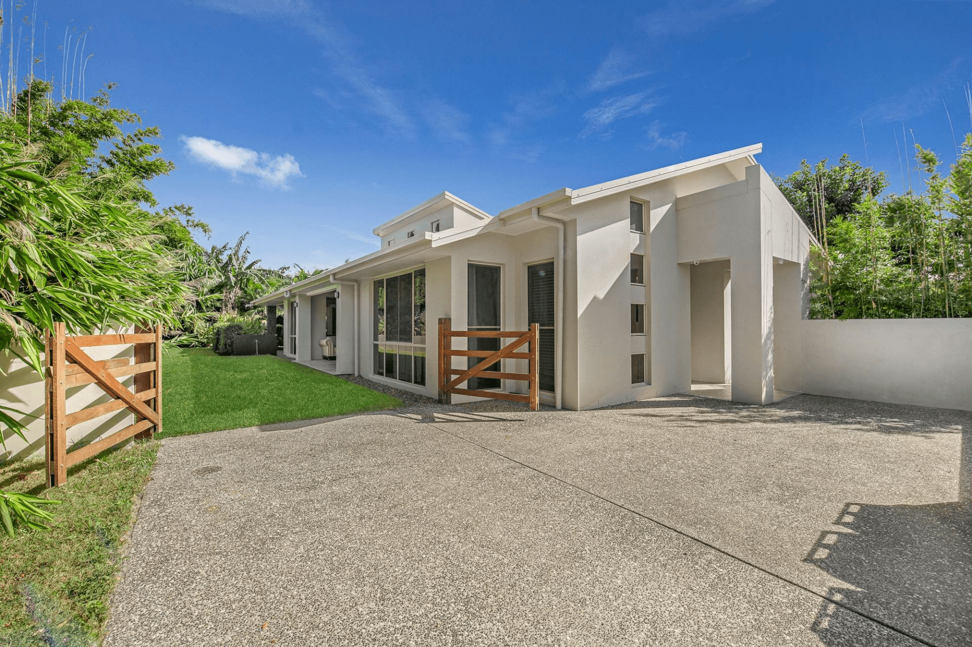 4 Katinka Circuit, COOMERA WATERS, QLD 4209