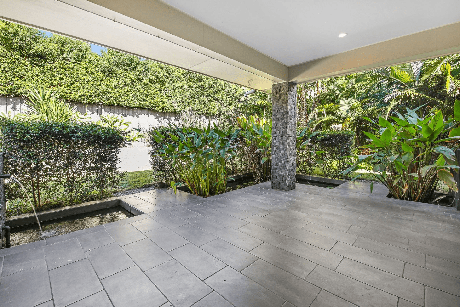 4 Katinka Circuit, COOMERA WATERS, QLD 4209