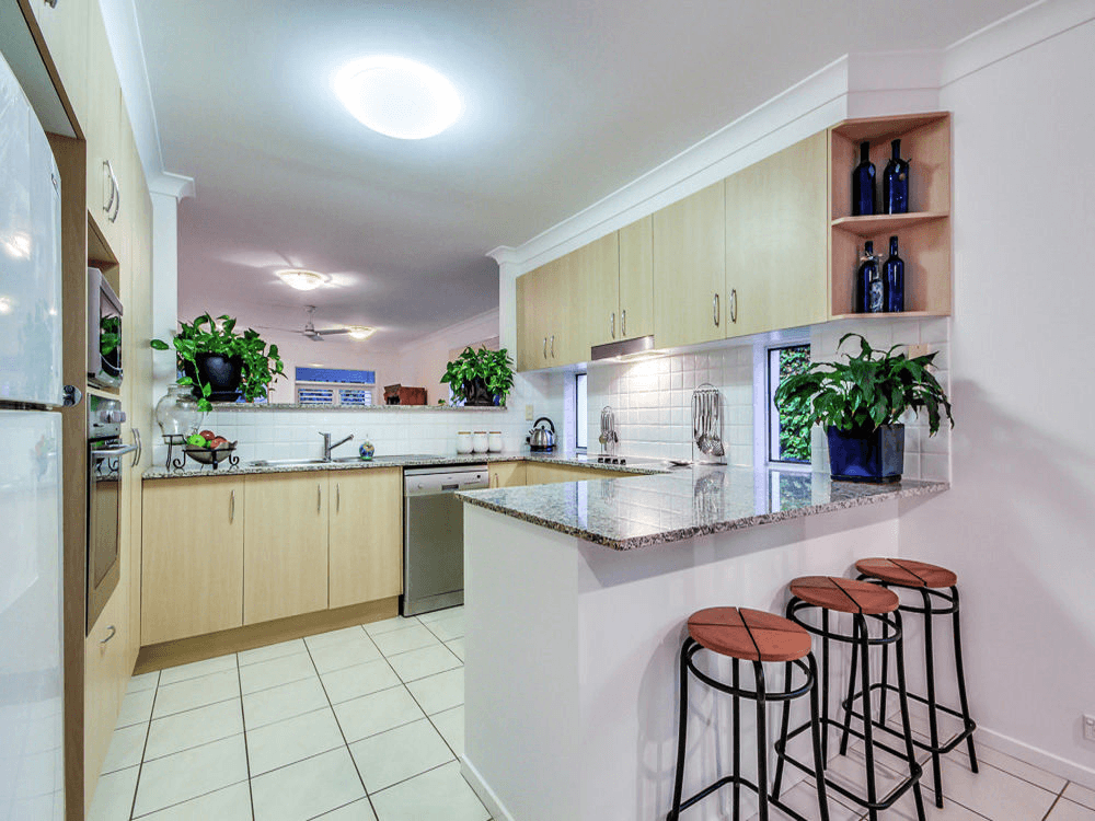 8 Woodland Crescent, MURARRIE, QLD 4172