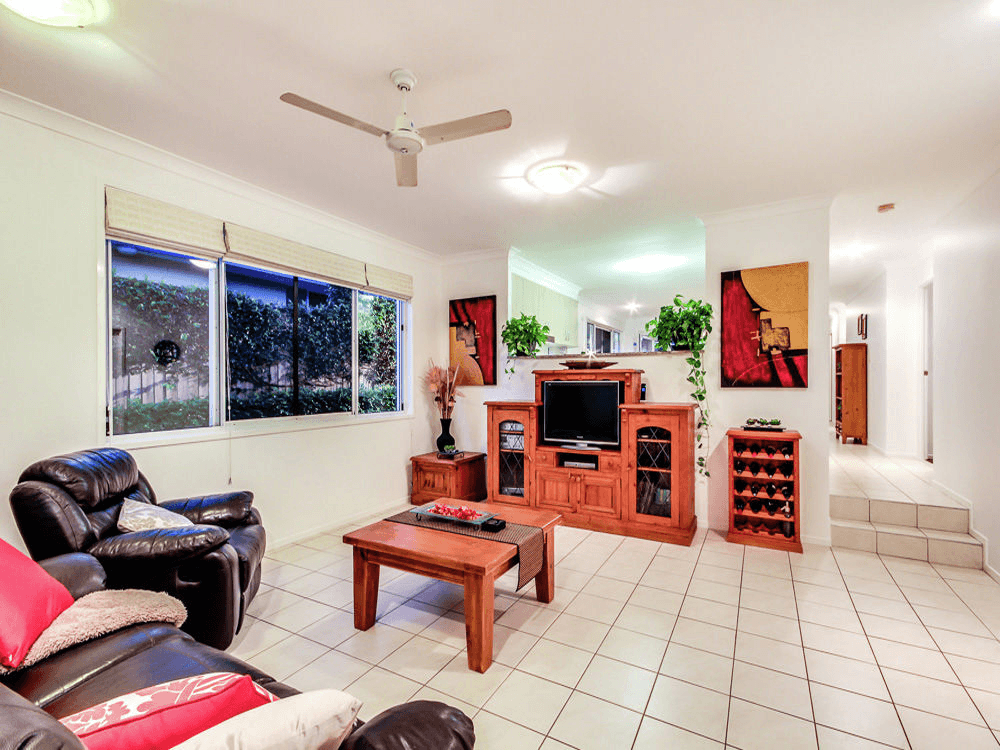 8 Woodland Crescent, MURARRIE, QLD 4172